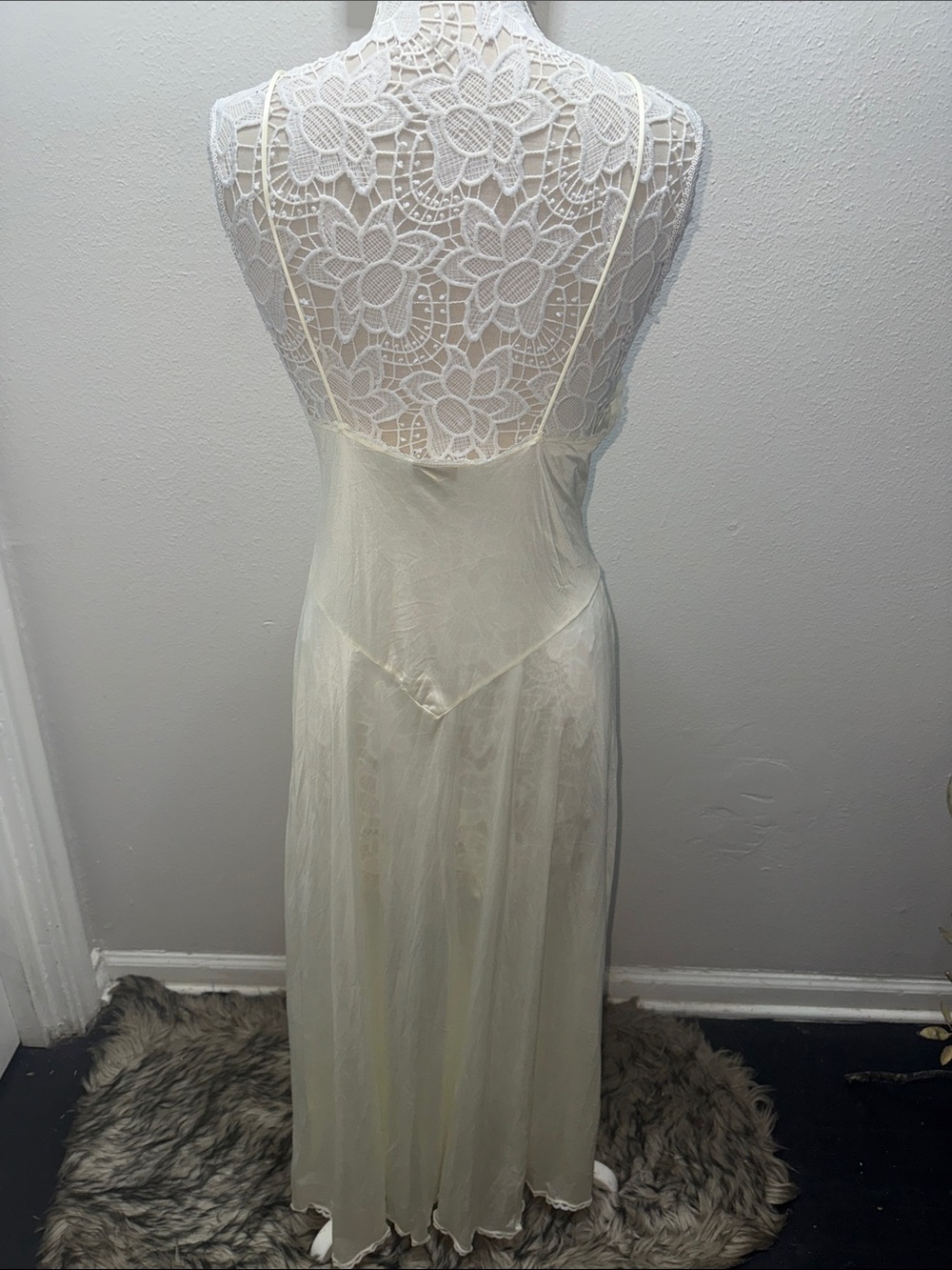 Vintage 70s Victoria's Secret Ivory Lace & Chiffon Long Chemise - Picture 9 of 11